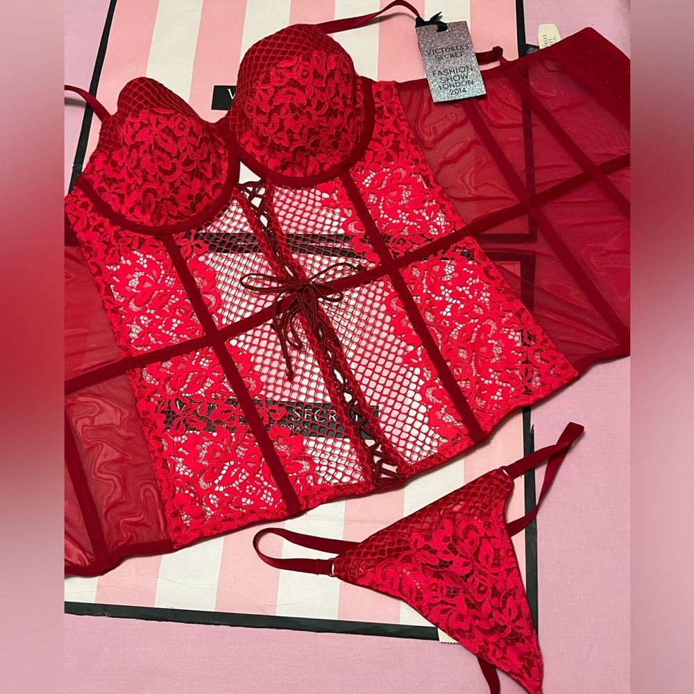 EXCLUSIVE RARE Victoria’s Secret 2014 London Fashion Show Longline  CHRISTMAS